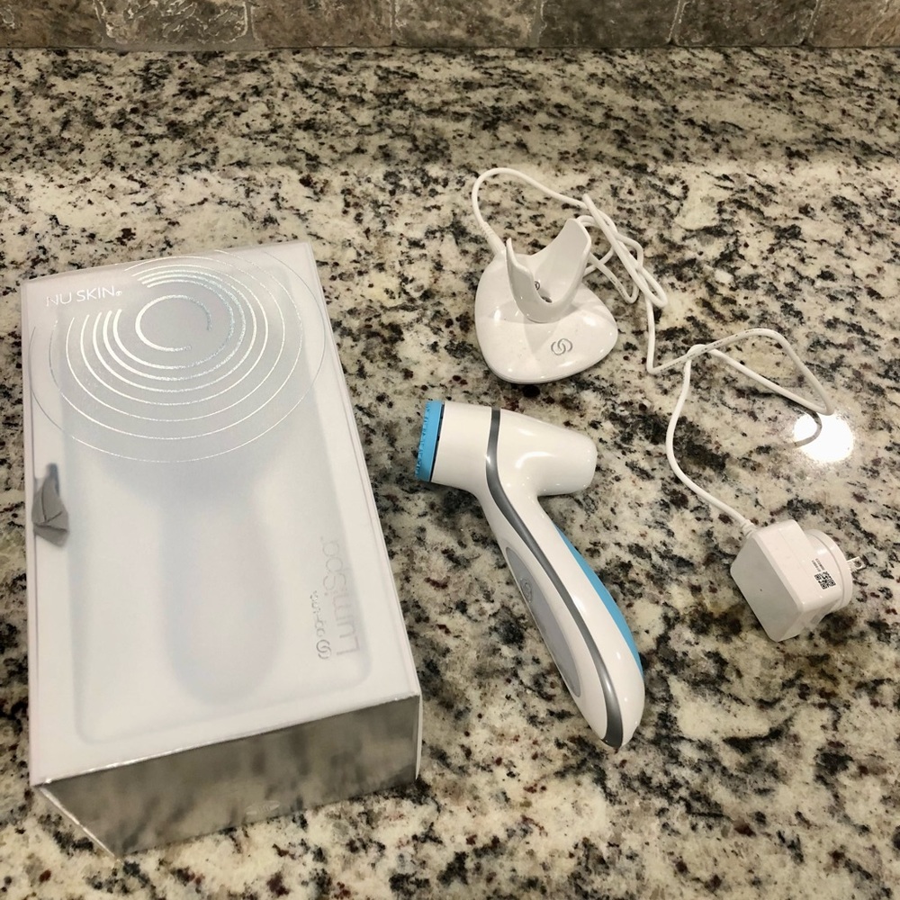 Nuskin LumiSpa Cleansing brush